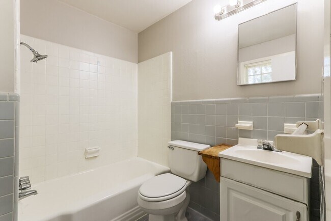 Building Photo - 608 Hilliard St