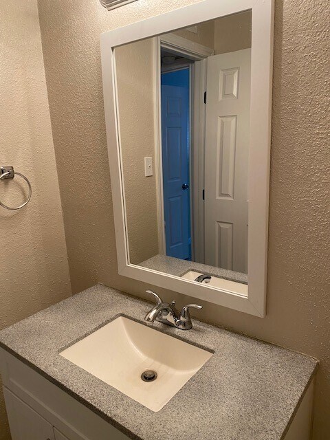 Building Photo - 3206 Lobit Dr