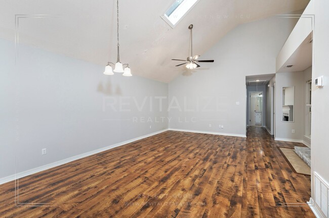 Building Photo - Alluring 3 Bed 2 Bath Home by Medal of Honor Park!