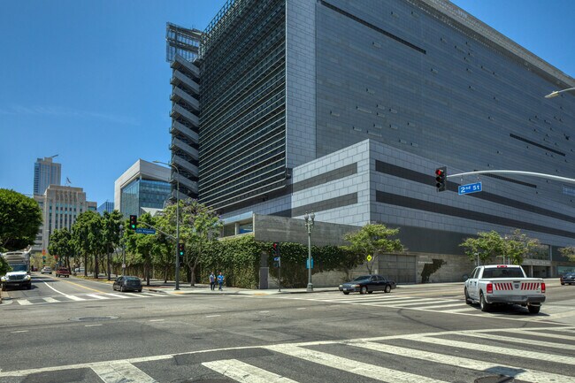 Building Photo - 200 S Los Angeles St