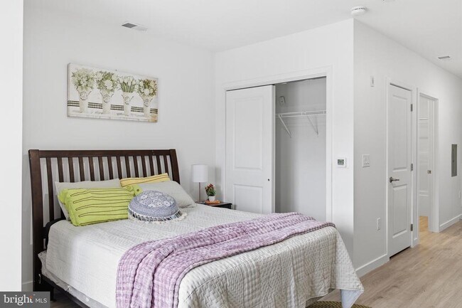 Building Photo - 915 N Broad St