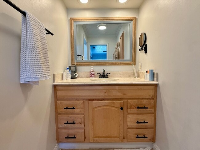 Building Photo - Gorgeous Two Bedroom Home in San Luis Rey