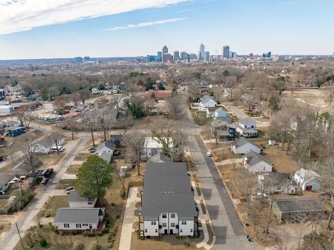 Building Photo - 1316 E Lenoir St