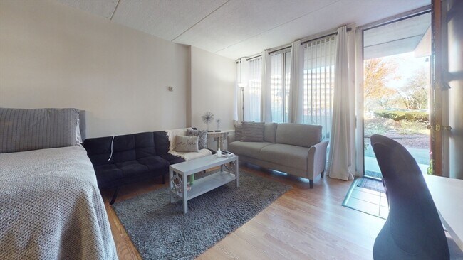 Building Photo - 200 Swanton St