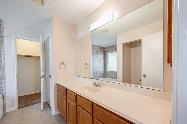 Building Photo - 18339 Beaverdell Dr