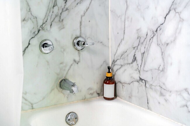 Building Photo - 605 Dennison Ave