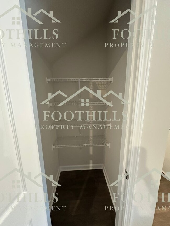 Building Photo - 104 Lowland Dr