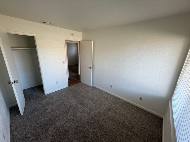 Building Photo - 4 Bed / 2 Bath | Rosemont Single Family Home Available