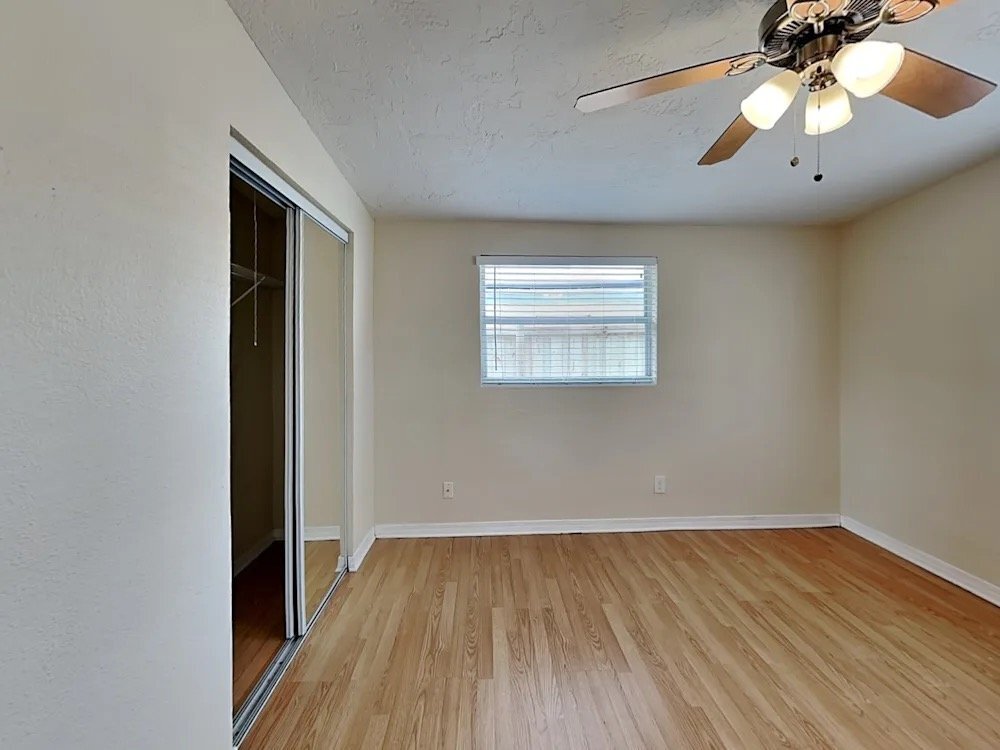 Building Photo - 15147 Harding Ave