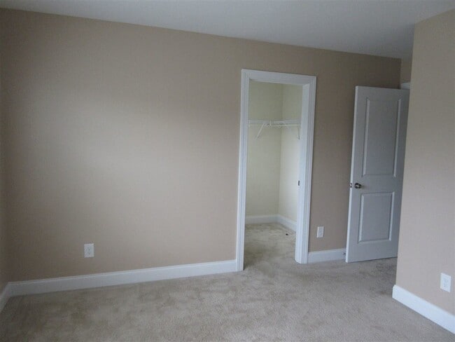 Building Photo - 403 Wolfe Ln