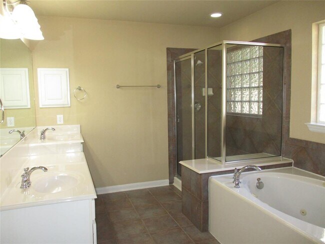 Building Photo - 13203 Barons Cove Ln
