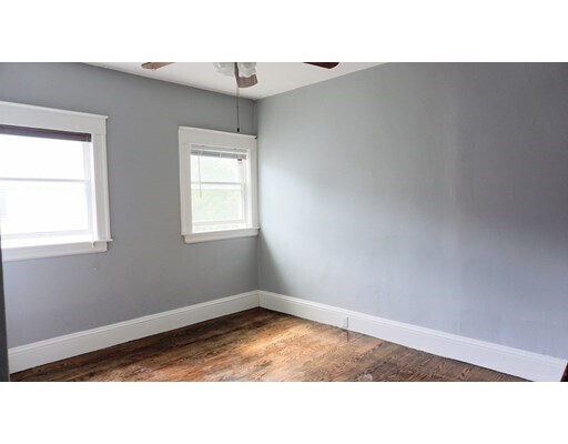 Building Photo - 123 Thorndike St