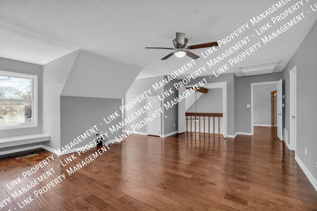 Building Photo - SPECIAL Half off January!  Spacious, Renov...