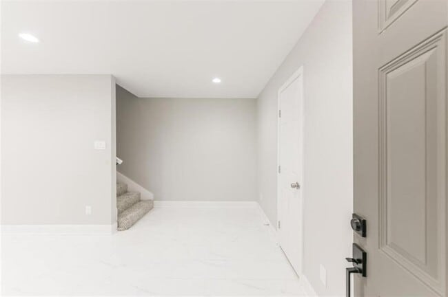 Building Photo - 5763 Easthampton Dr