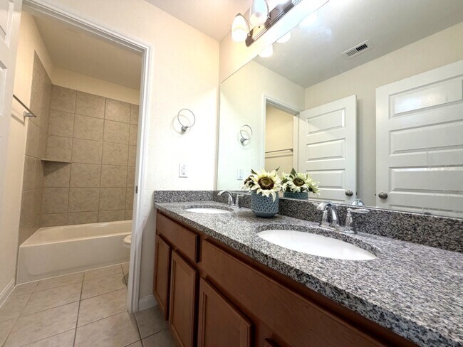 Building Photo - 26806 Skylark Blf Trl