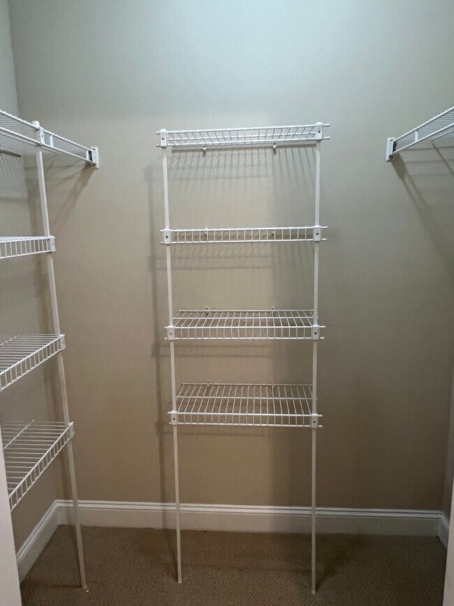 Building Photo - Upgraded First Floor Condo - Estate at Wes...