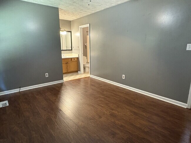 Building Photo - 204 Cobblestone Ct