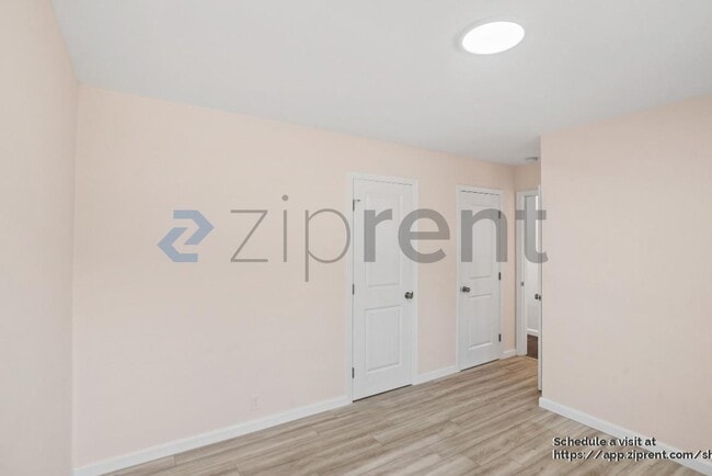 Building Photo - 682 Kern St