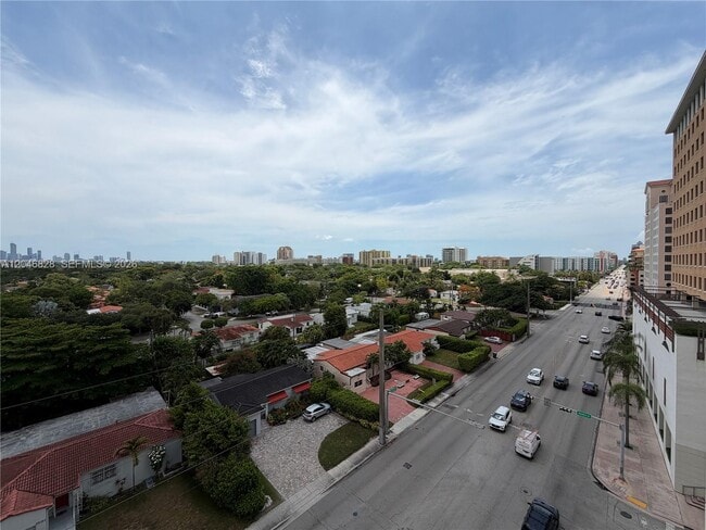 Building Photo - 2030 Douglas Rd