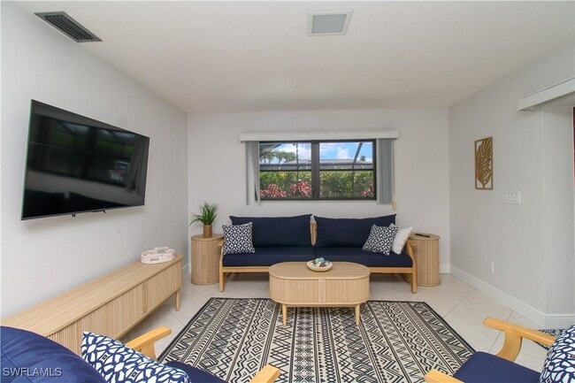 Building Photo - 213 Bay Meadows Dr