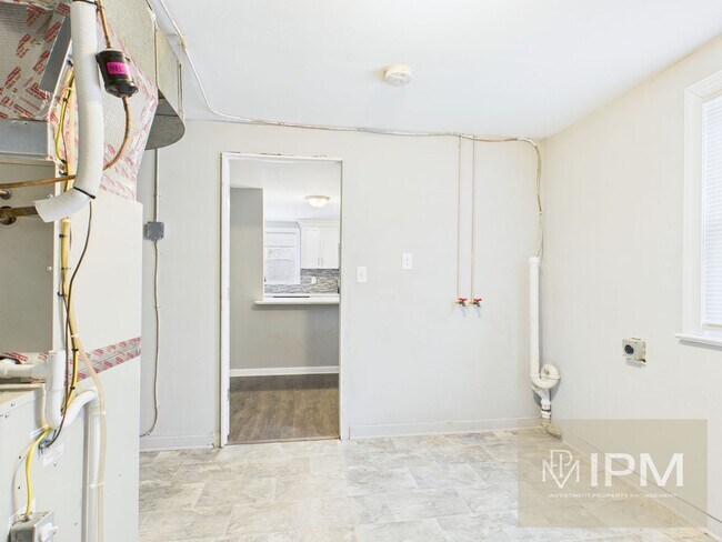 Building Photo - Spacious 3 Bedroom, 1 Bath Home in Central Dauphin Schools!