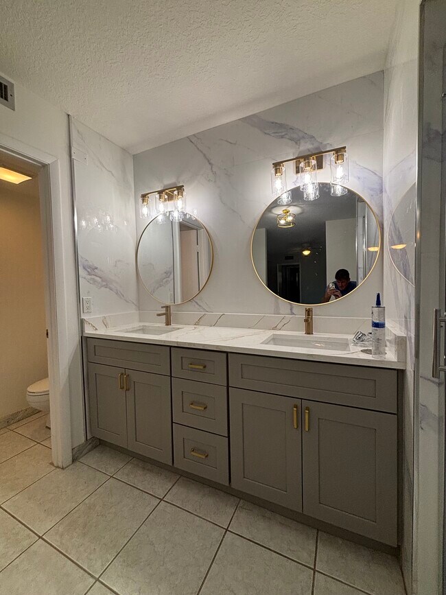 Building Photo - 1116 11th Ln