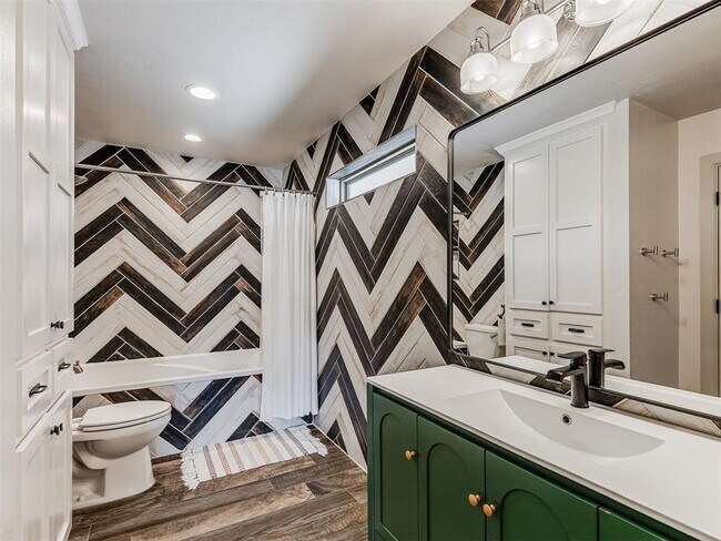 Building Photo - 801 Rock Hollow Rd