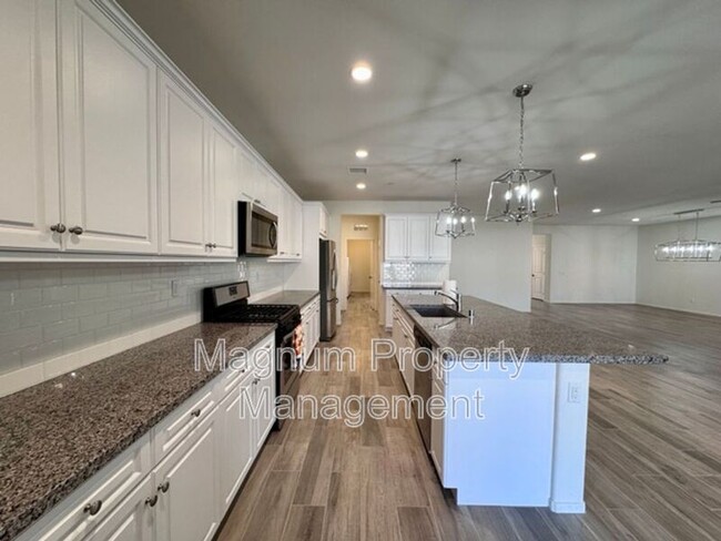 Building Photo - 34913 Limecrest Pl