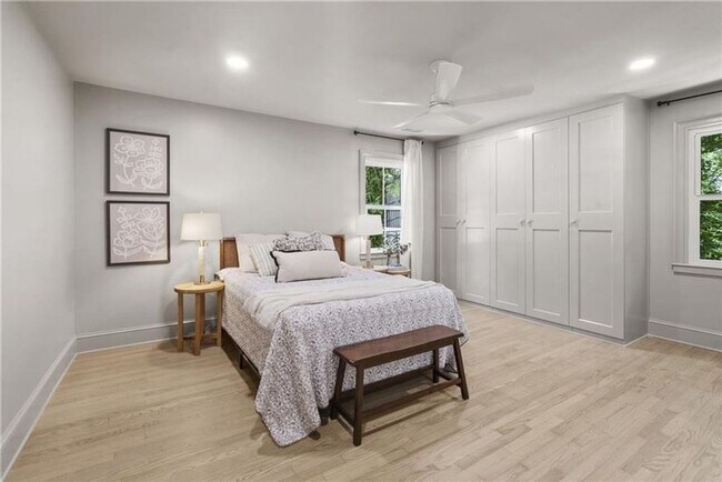 Building Photo - Designer Living with Charm in North Buckhead