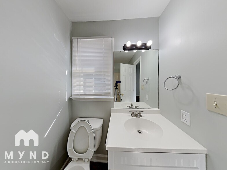 Building Photo - 1213 Shakentown St