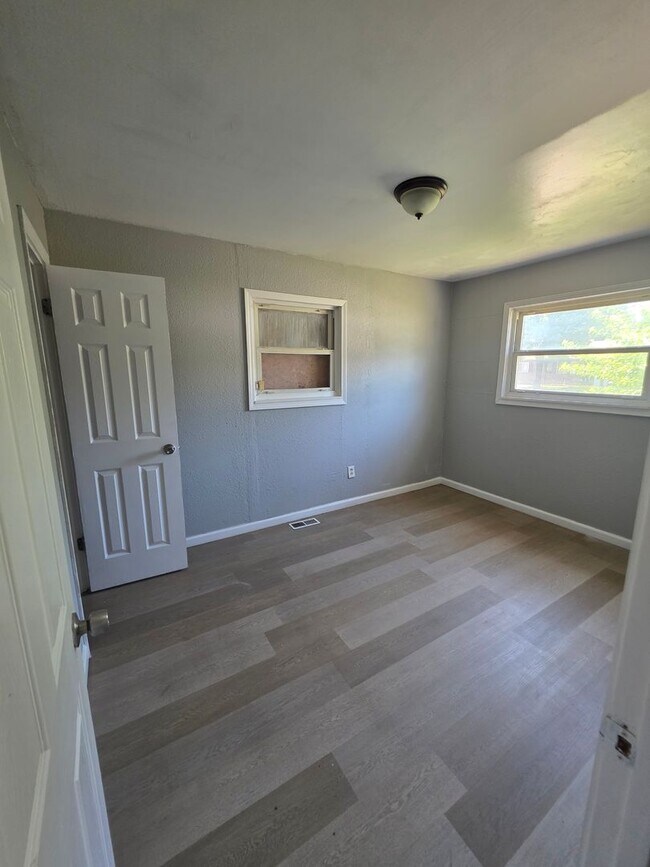 Building Photo - Very Cute 3bd/1bath home