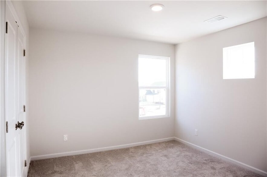 Building Photo - 19 Springwood Ln