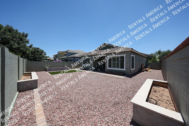 Building Photo - 10556 E Nichols Ave
