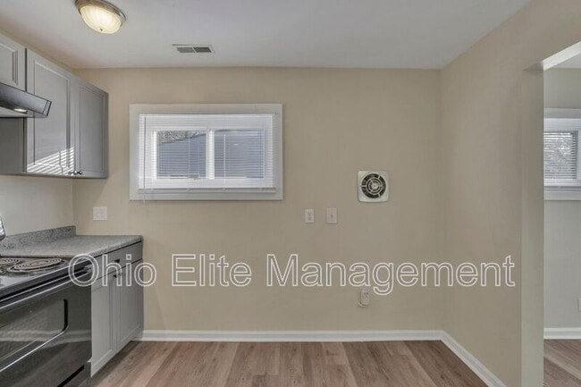 Building Photo - 2416 Dawnlight Ave