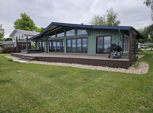 Building Photo - Offered for Rent – Available April 1, 2026 St. Lawrence Seaway Luxury Waterfront Home – Cape Vinc...