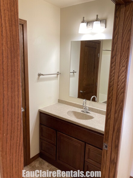 Bathroom - 405 Wisconsin St