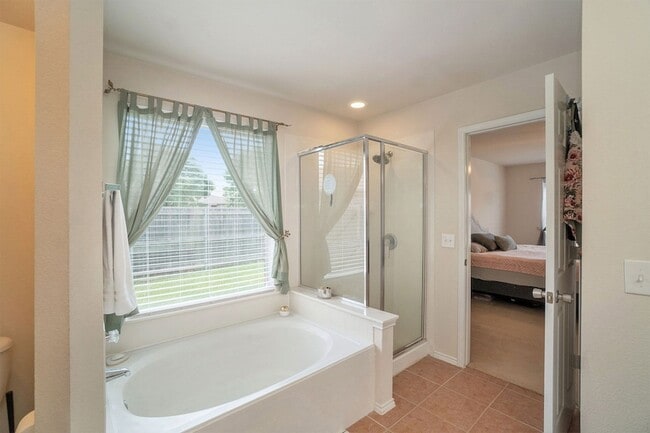 Building Photo - 1327 Primrose Dr