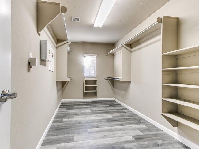 Building Photo - 17121 Kemble Ln