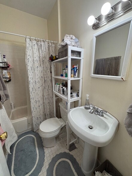 Building Photo - 8 Grove St