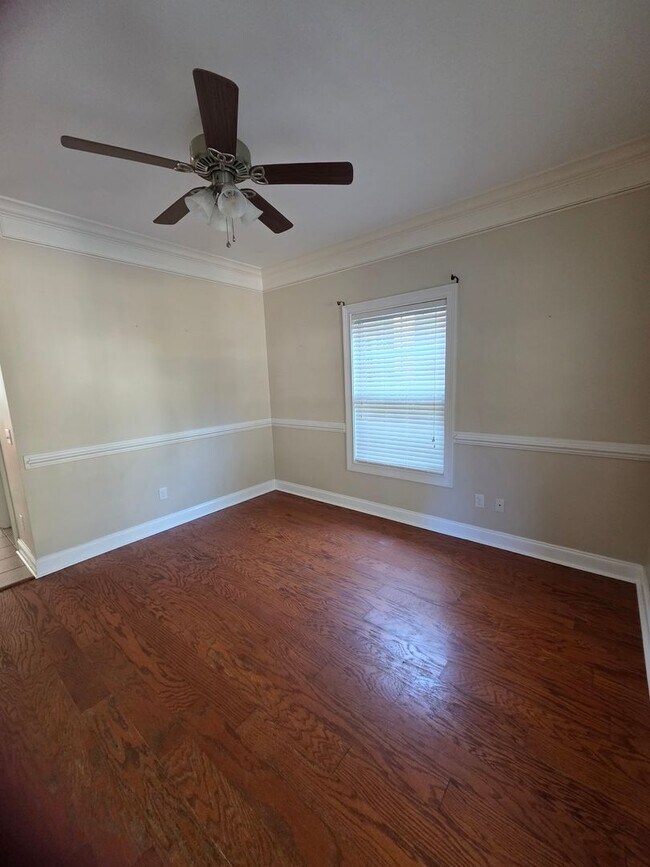 Building Photo - Oakview