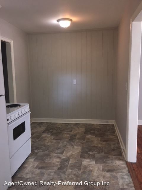 Building Photo - 2 br, 1 bath House - 633 Windermere Blvd.