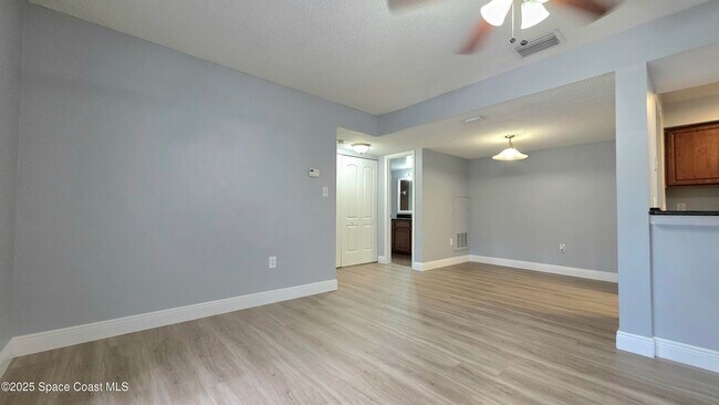 Building Photo - 190 Riverbend Dr
