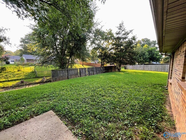 Building Photo - 104 Shaverlee Ct