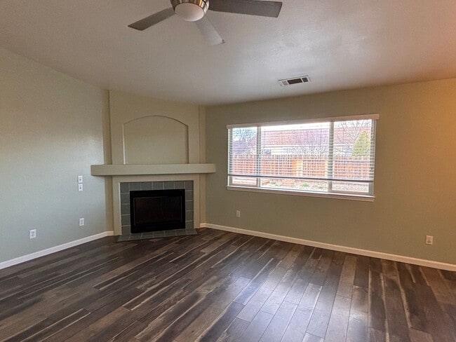 Building Photo - 830 Randell Dr