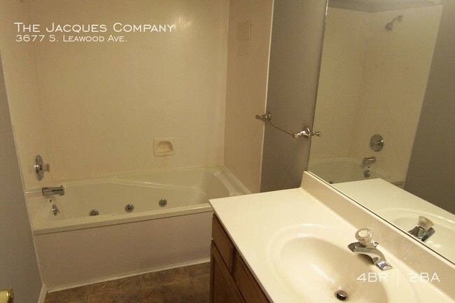 Building Photo - 3677 Leawood Ave