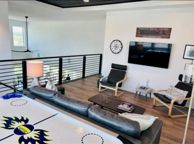 Building Photo - 262 Navarro