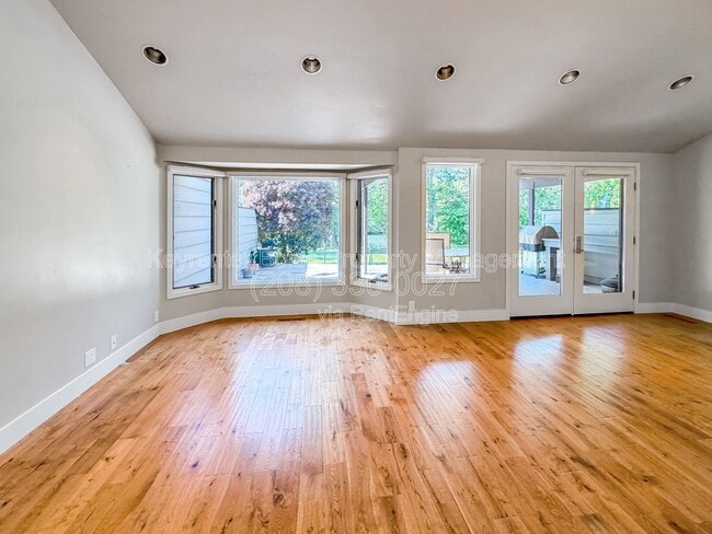 Building Photo - 4780 N Riverfront Dr