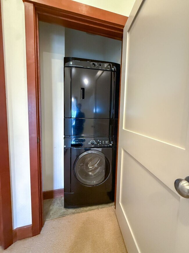 Building Photo - 3bd/2.5ba Seattle Townhome