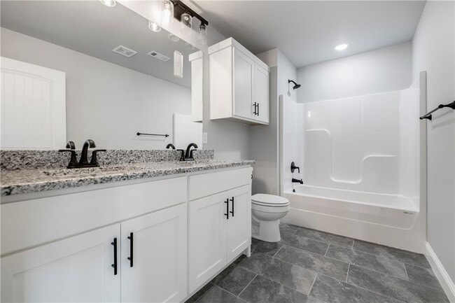 Building Photo - 2811 SW Hampshire Ave