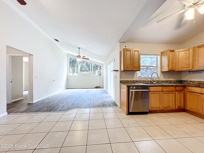 Building Photo - 5345 Cangro St